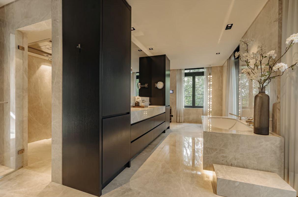 Ultra-Luxury & Elite